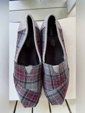 Toms Plaid Flannel Slip-On Flats in Gray and Pink